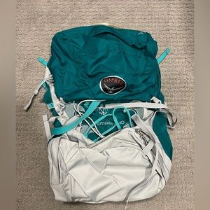 Hiking backpack with water reservoir
